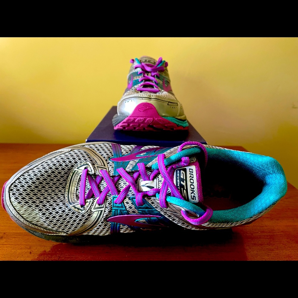 Brooks Adrenaline GTS 17.  11 Extra Wide (2E).